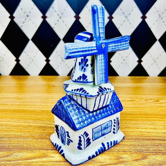 Music Box Blue and White Delft Windmill – Hand-Painted Ceramic – Vintage Dutch - Picture 8 of 12